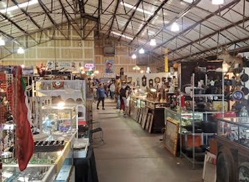mississippi/the-river-region/shop/flowood-antique-flea-market
