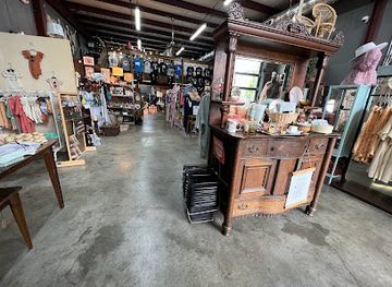 tennessee/nashville/shop/bits-pieces-antique-boutique