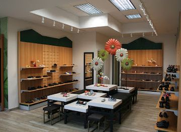 the-bahamas/grand-bahama/shop/the-shoe-village