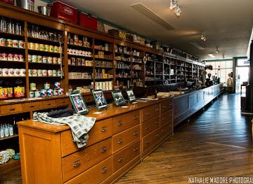 canada/forillon-national-park/shop/magasin-general-historique-authentique-1928