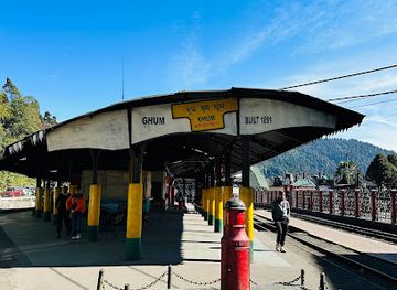 india/darjeeling/ghoom-monastery/shop/shalimar-furniture
