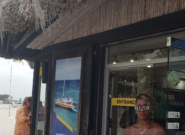 aruba/palm-beach/shop/coconuts-souvenirs-and-beachwear