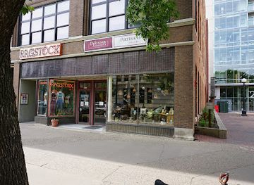 iowa/iowa-city/shop/iowa-artisans-gallery