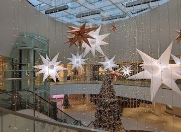 canada/toronto/yorkville/shop/yorkville-village