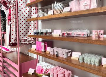 oman/nizwa/shop/the-queen-mona