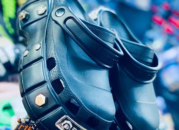 uganda/bwindi-impenetrable-national-park/shop/load-fashions