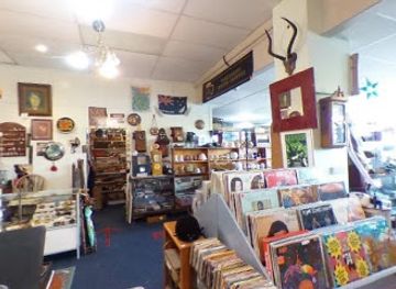 new-zealand/northland/shop/rainbows-relics