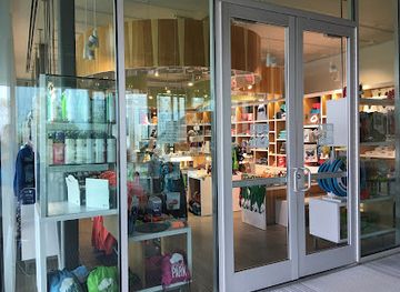 tennessee/memphis/shop/lake-s-edge-gift-shop