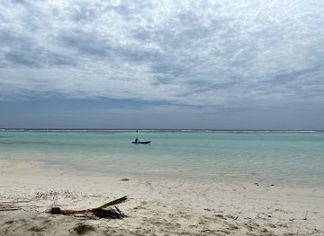 maldives/dhangethi-island/shop/bikini-beach