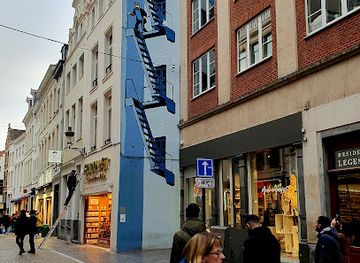 belgium/meuse-valley/shop/royal-souvenirs