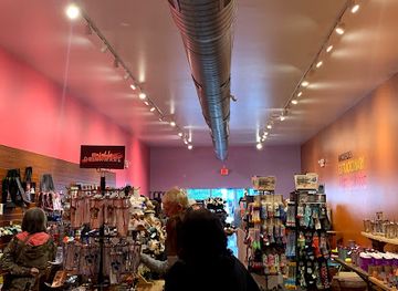 arkansas/lake-ouachita/shop/mackenzie-s-extraordinary-gift-shoppe