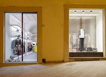 italy/arezzo/shop/voga