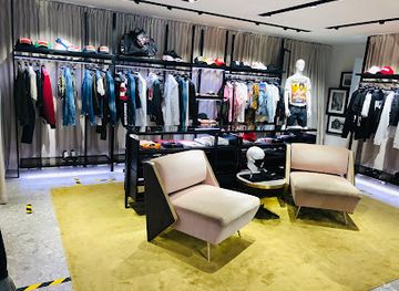 france/cannes/la-croisette/shop/dsquared2