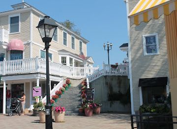 maine/kennebunkport/shop/maine-ly-drizzle-kennebunkport-me-open-7-days-a-week-10-5-ogunquit-store-is-open-during-the-spring-friday-monday-10-5