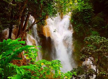 laos/vang-vieng-karst-landscape/shop/kaeng-nyui-waterfall