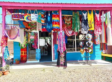 belize/placencia/shop/chameleon-gift-shop