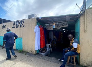 gabon/pikounda-gorilla-camp/shop/village-des-artisans