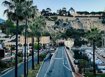 monaco/fontvieille-park/shop/passerelle-d-acces-commerces