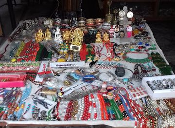 nepal/pokhara/gupteshwor-cave/shop/market-chhorepatan-pokhara