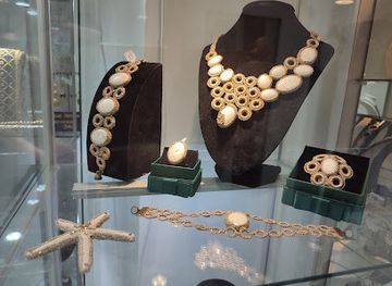 croatia/split/shop/loop-art