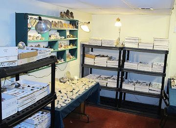 arkansas/lake-ouachita/shop/blue-moon-crystals-jewelry
