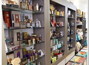 france/la-rochelle/grosse-horloge/shop/sympa-boutique