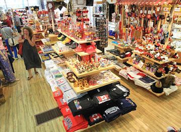 canada/western-canada/shop/royal-canadian-gifts
