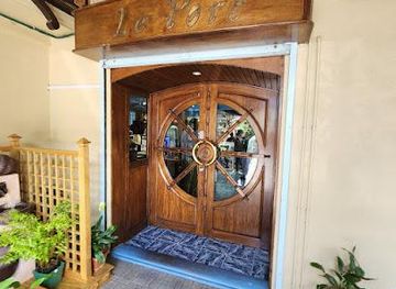 mauritius/le-morne/shop/le-port-ship-model-factory-and-showroom