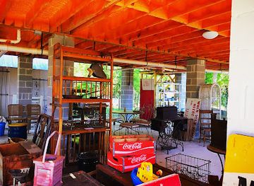 Mae Antiques and Collectibles