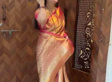 india/varanasi/sarnath/shop/the-usee-shop