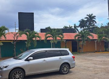 jamaica/montego-bay/rose-hall/shop/craft-village