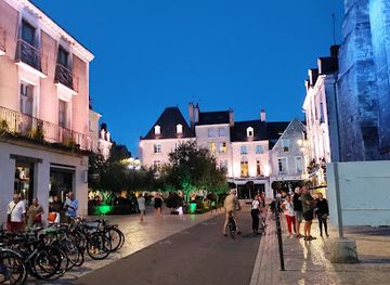 france/tours/place-plumereau/shop/augustine-concept-store