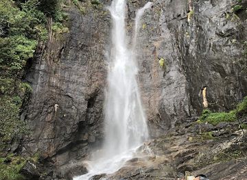 sri-lanka/knuckles-mountain-range/shop/bambaraganoya-waterfall