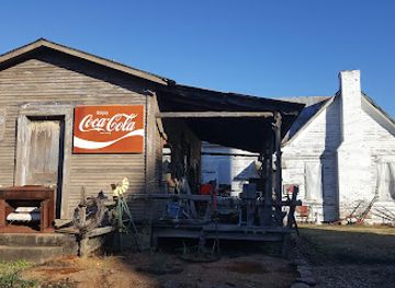 arkansas/mount-magazine-state-park/shop/girls-n-overalls-antiques