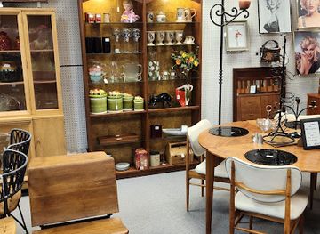 oklahoma/broken-arrow/shop/family-treasures-antique-mall
