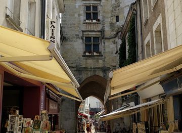 france/loire-valley/shop/tour-de-l-horloge