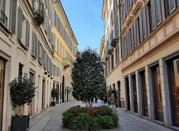 italy/milan/shop/via-della-spiga