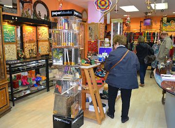 spain/extremadura/shop/el-caracol-de-maltravieso-tienda-de-ropa-creativa-artesania-aderezos-tradicionales-plata-y-calzado-bio