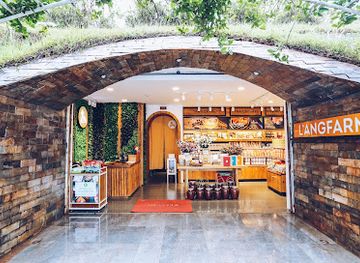 vietnam/dalat/xuan-huong-lake/shop/l-angfarm-store