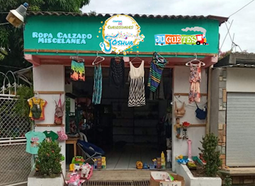 guatemala/rio-dulce/shop/centro-de-curiosidades-joshua