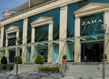 azerbaijan/baku/fountain-square/shop/bershka