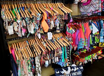 massachusetts/the-islands/shop/island-fashion