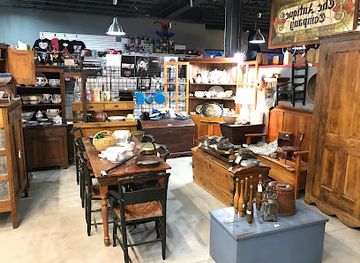 oregon/smith-rock-state-park/shop/redmond-antique-mall