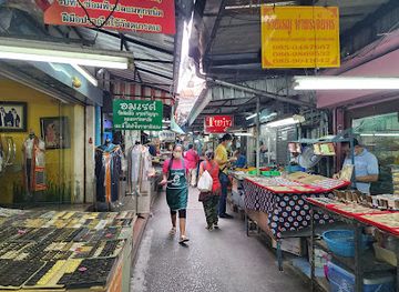 thailand/chao-phraya-river-basin/shop/amulet-market