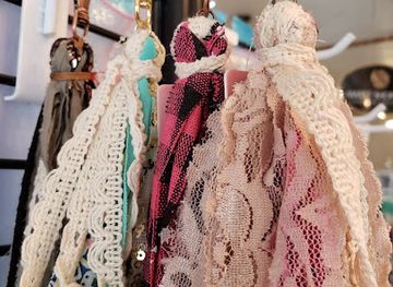 missouri/jefferson-city/shop/amie-b-and-me