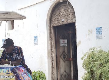 tanzania/stone-town/shop/lookmanji-arts-antiques