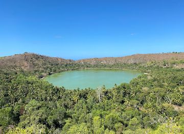 comoros/dziani-dzaha-crater-lake/shop/dziani-dzaha