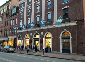 maine/portland/old-port/shop/urban-outfitters