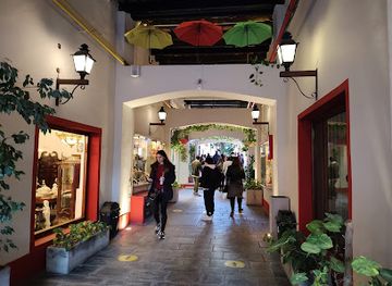 argentina/buenos-aires/san-telmo/shop/galeria-solar-de-french