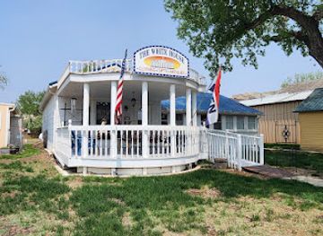 north-dakota/maah-daah-hey-trail/shop/the-white-house